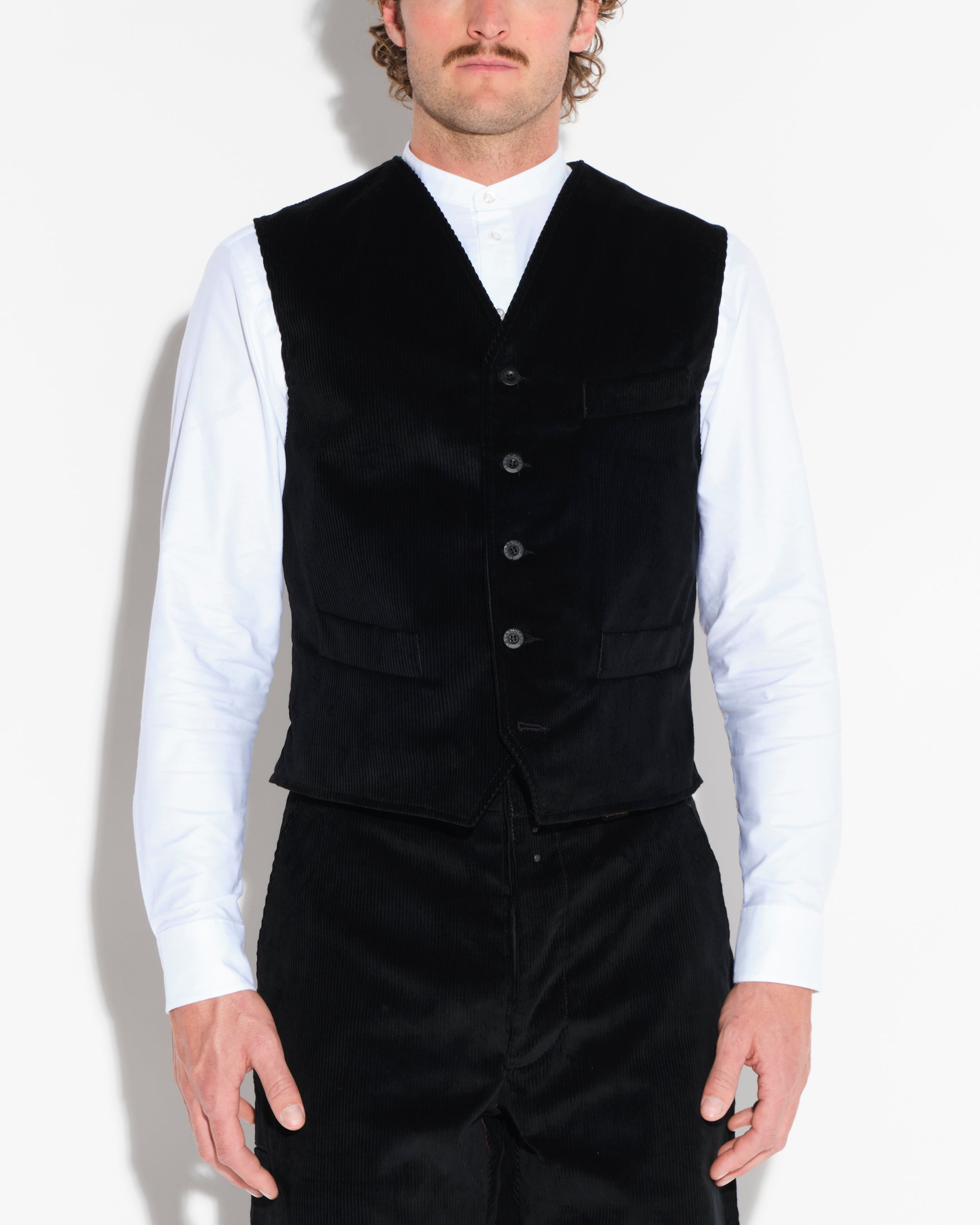 48_LABOUREUR_GILET_VELOURS_NOI